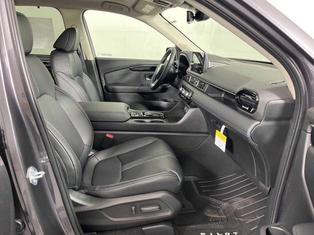 new 2025 Honda Pilot car, priced at $51,095