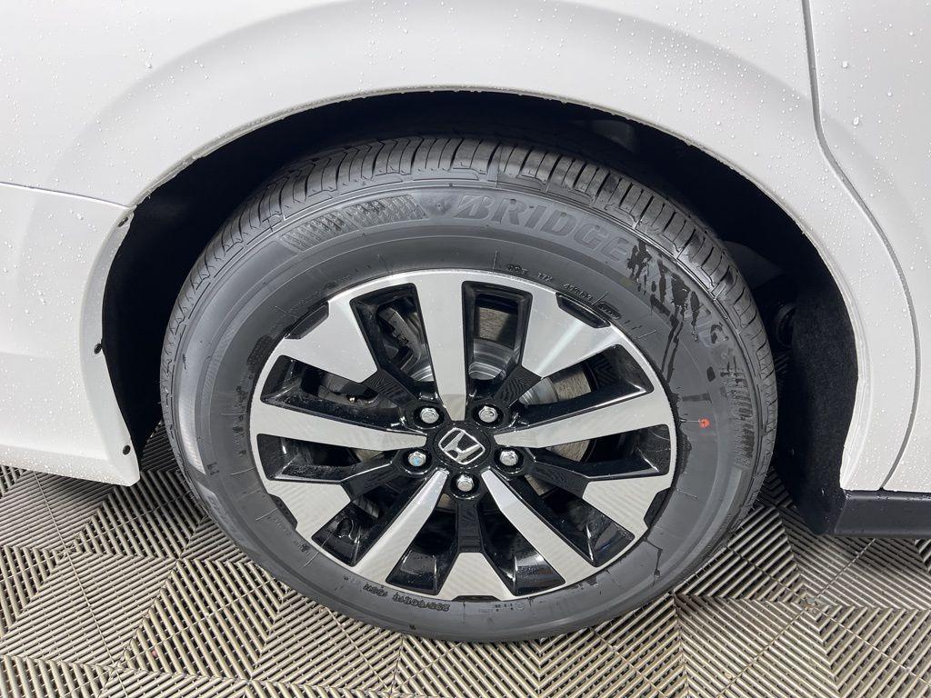 new 2026 Honda Odyssey car, priced at $46,140