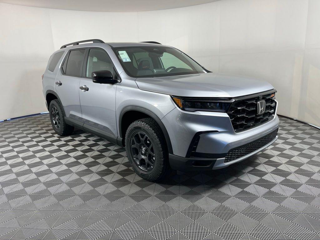 new 2025 Honda Pilot car, priced at $50,795