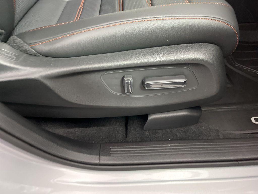 new 2026 Honda CR-V Hybrid car, priced at $40,175