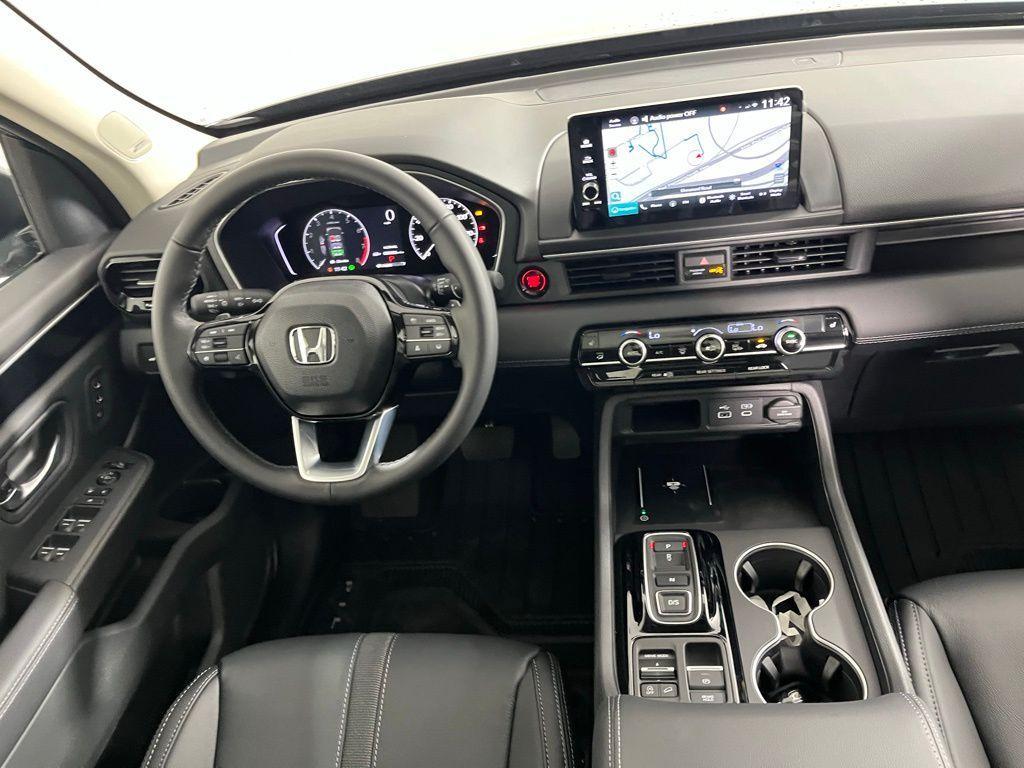 new 2025 Honda Pilot car, priced at $51,095