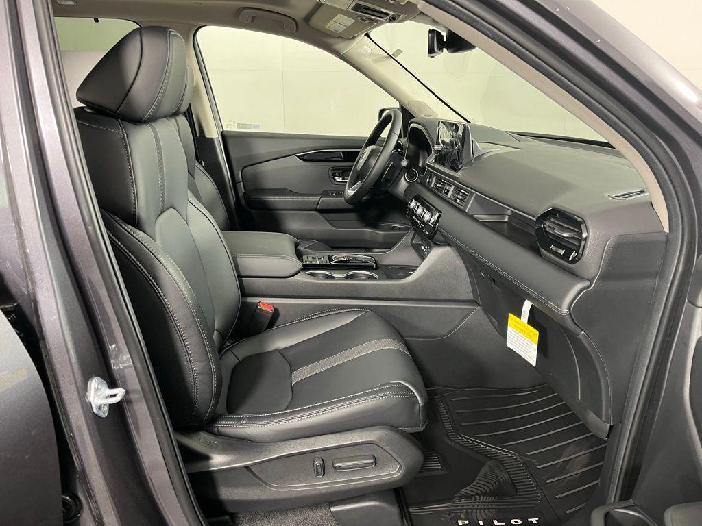 new 2025 Honda Pilot car, priced at $51,095