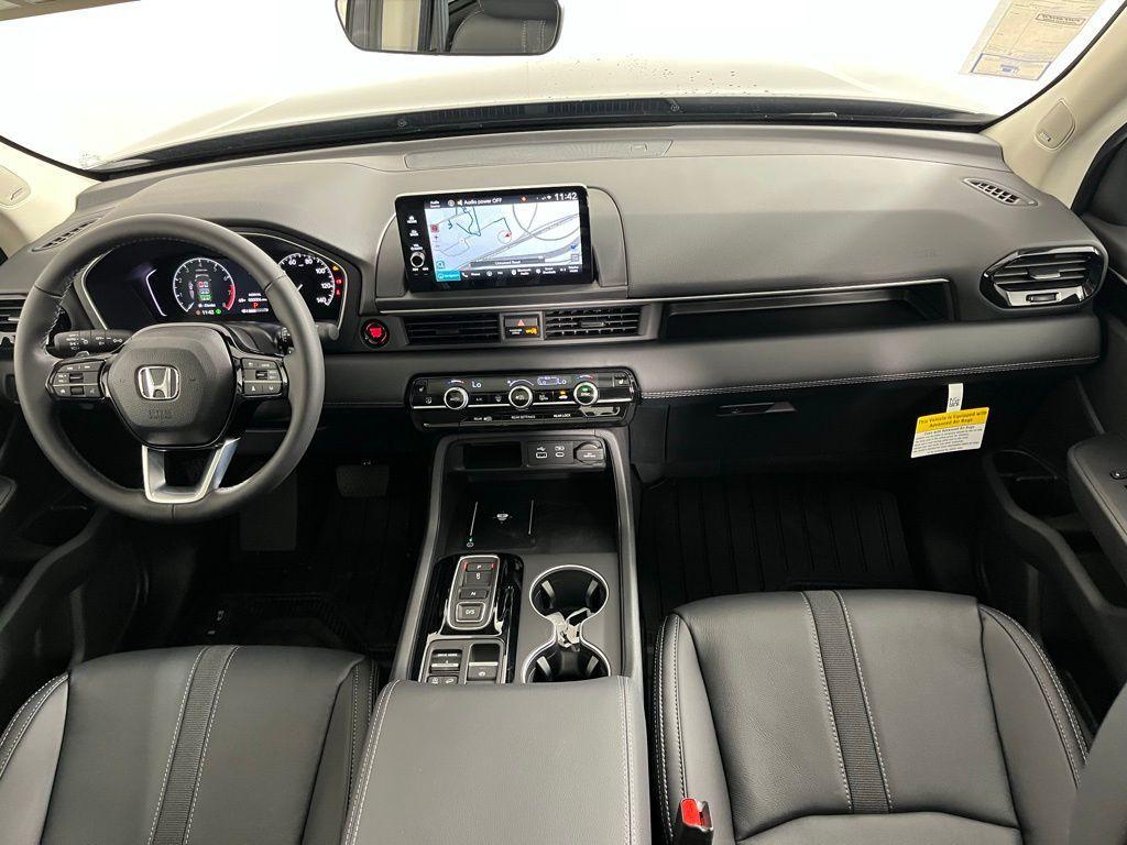 new 2025 Honda Pilot car, priced at $51,095