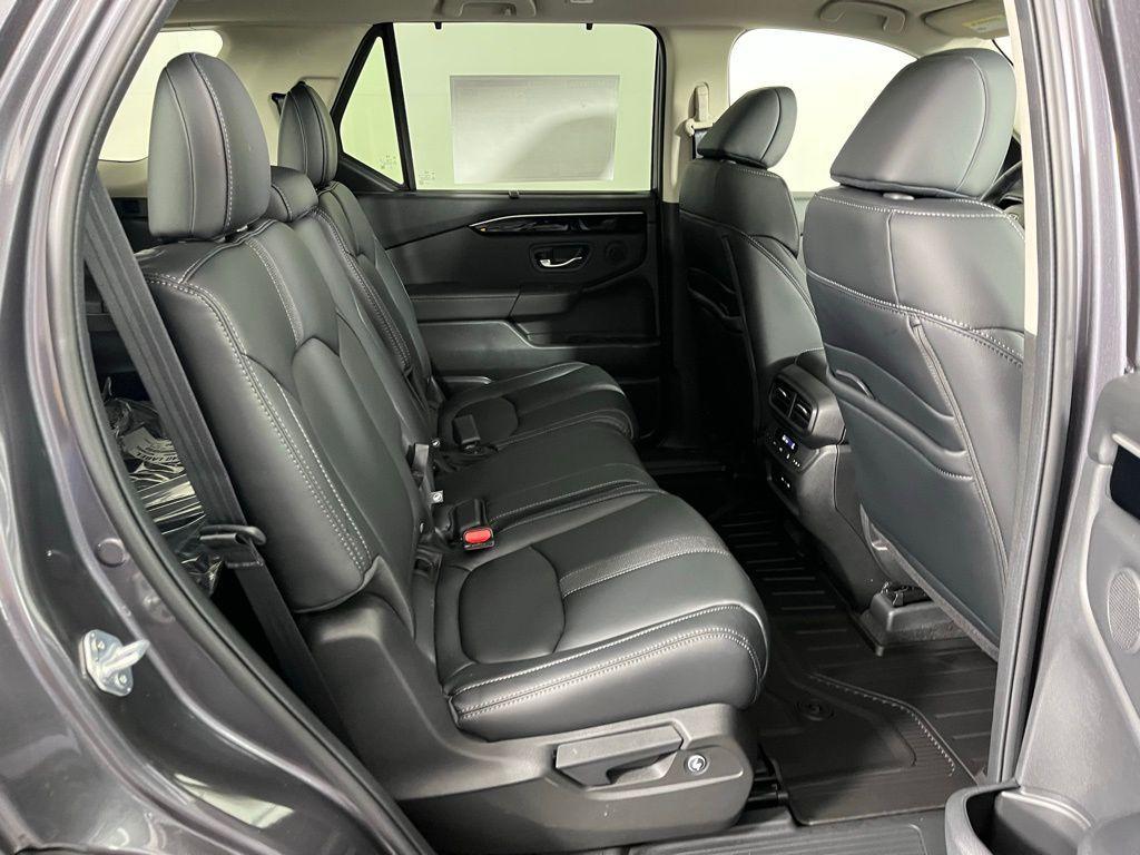 new 2025 Honda Pilot car, priced at $51,095