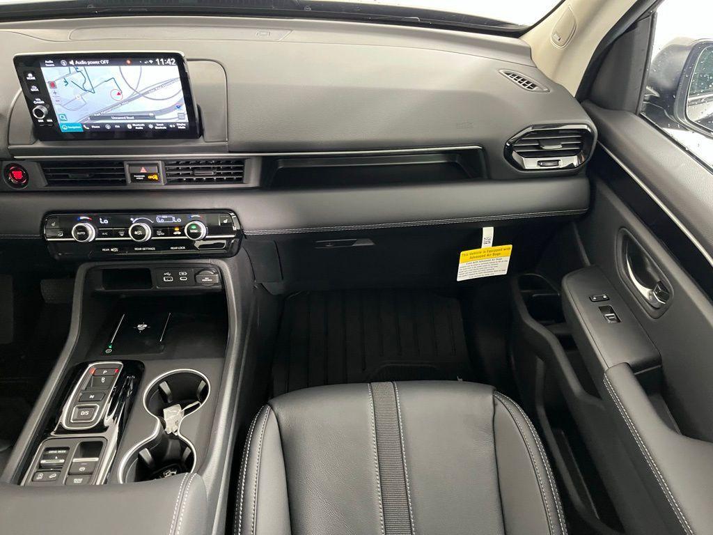 new 2025 Honda Pilot car, priced at $51,095