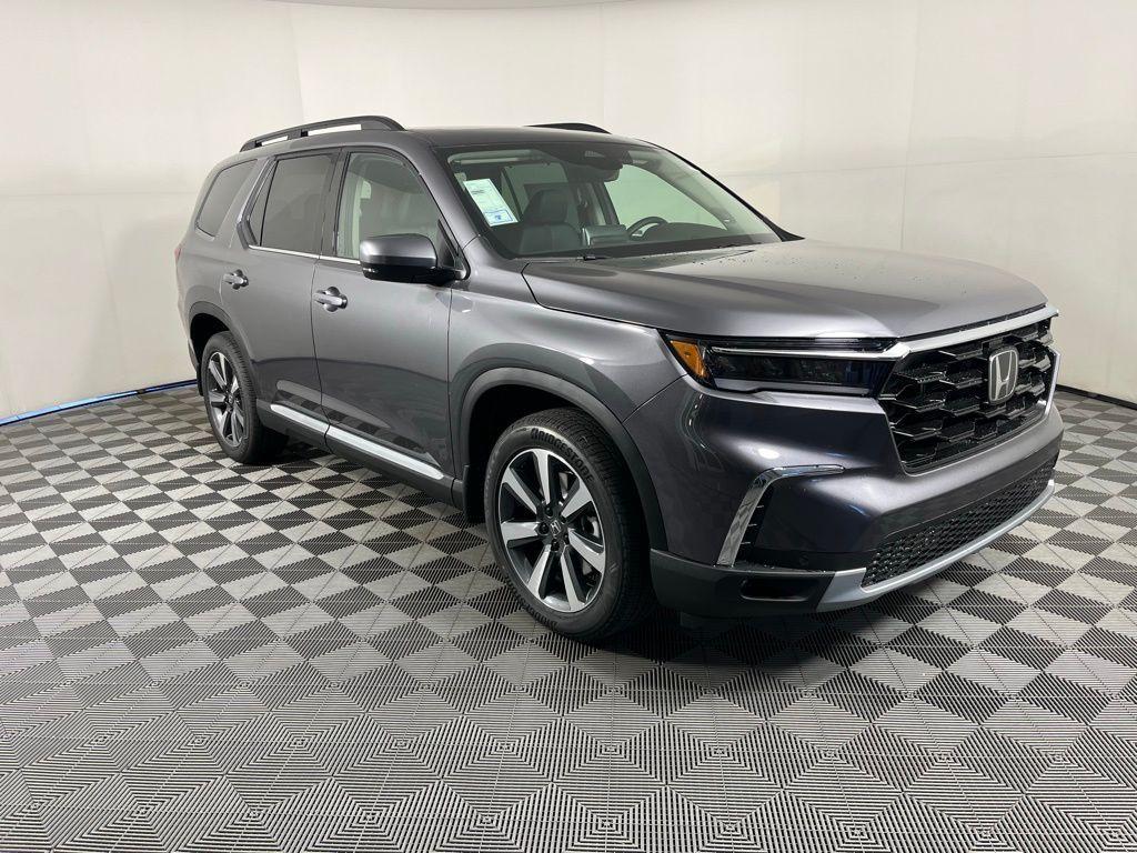 new 2025 Honda Pilot car, priced at $51,095