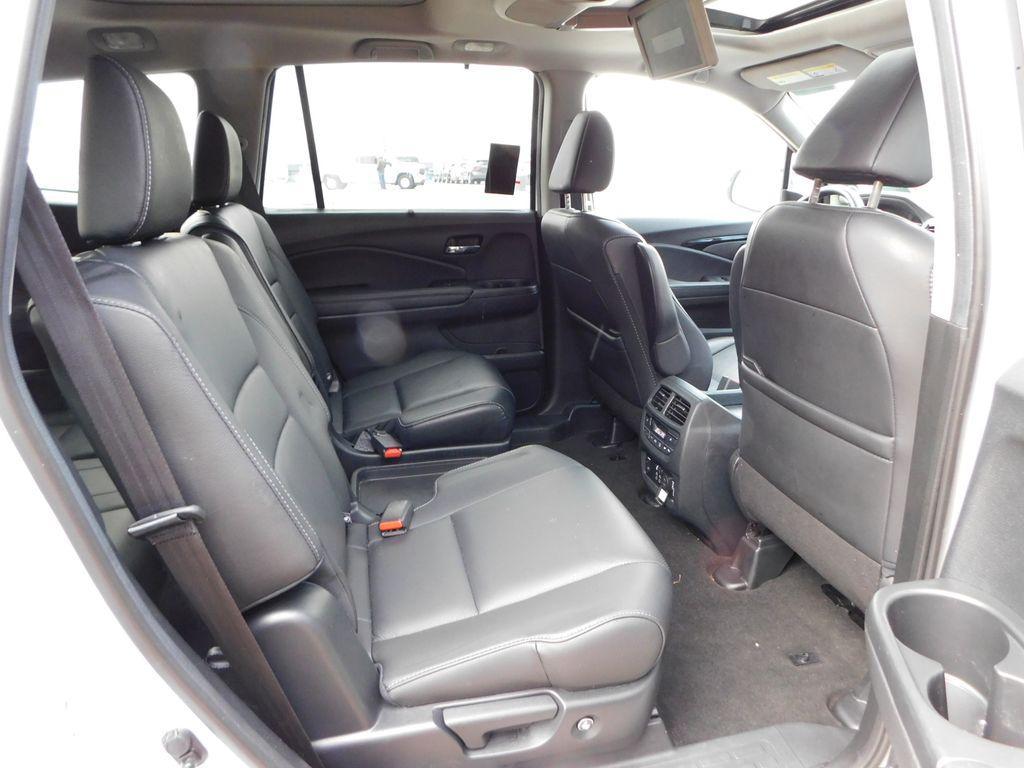 used 2022 Honda Pilot car, priced at $38,288