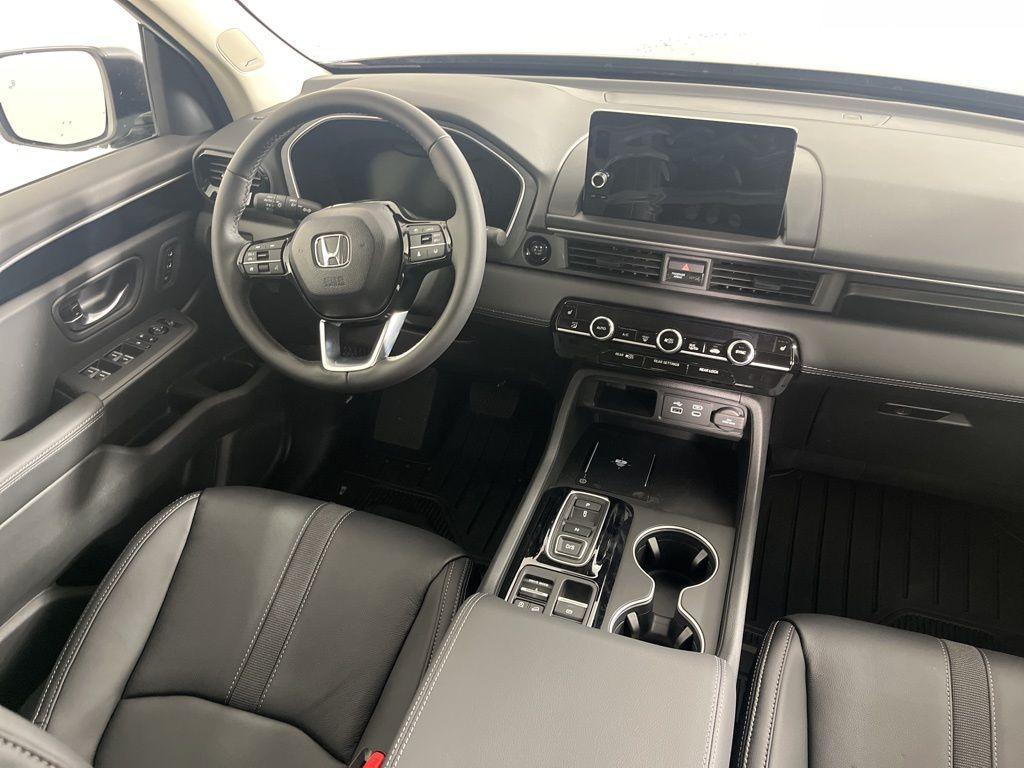 new 2025 Honda Pilot car, priced at $51,780