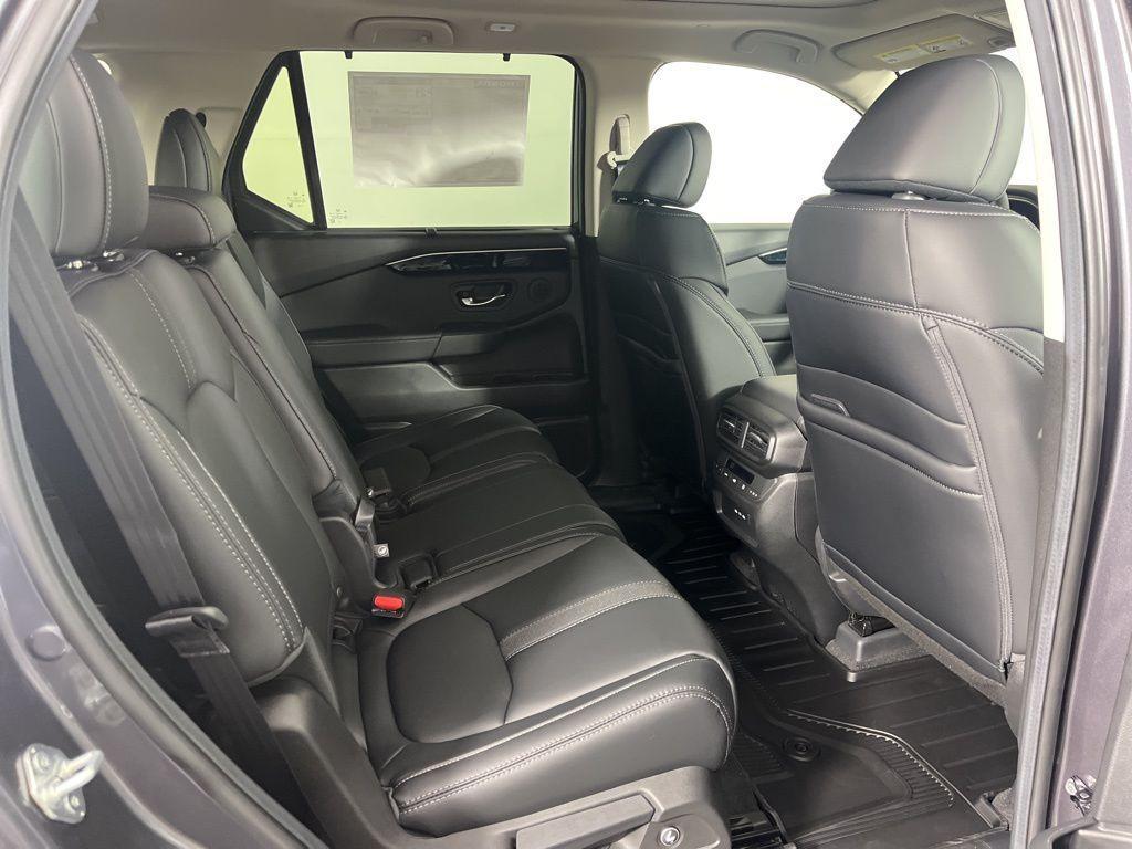 new 2025 Honda Pilot car, priced at $51,780