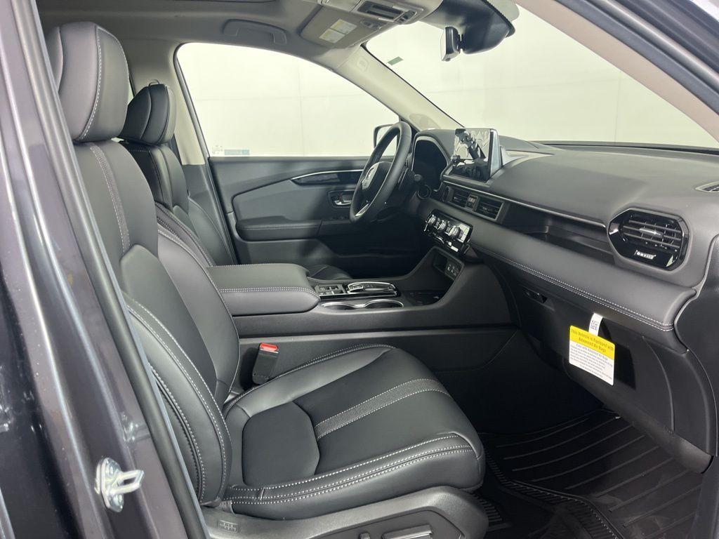 new 2025 Honda Pilot car, priced at $51,780