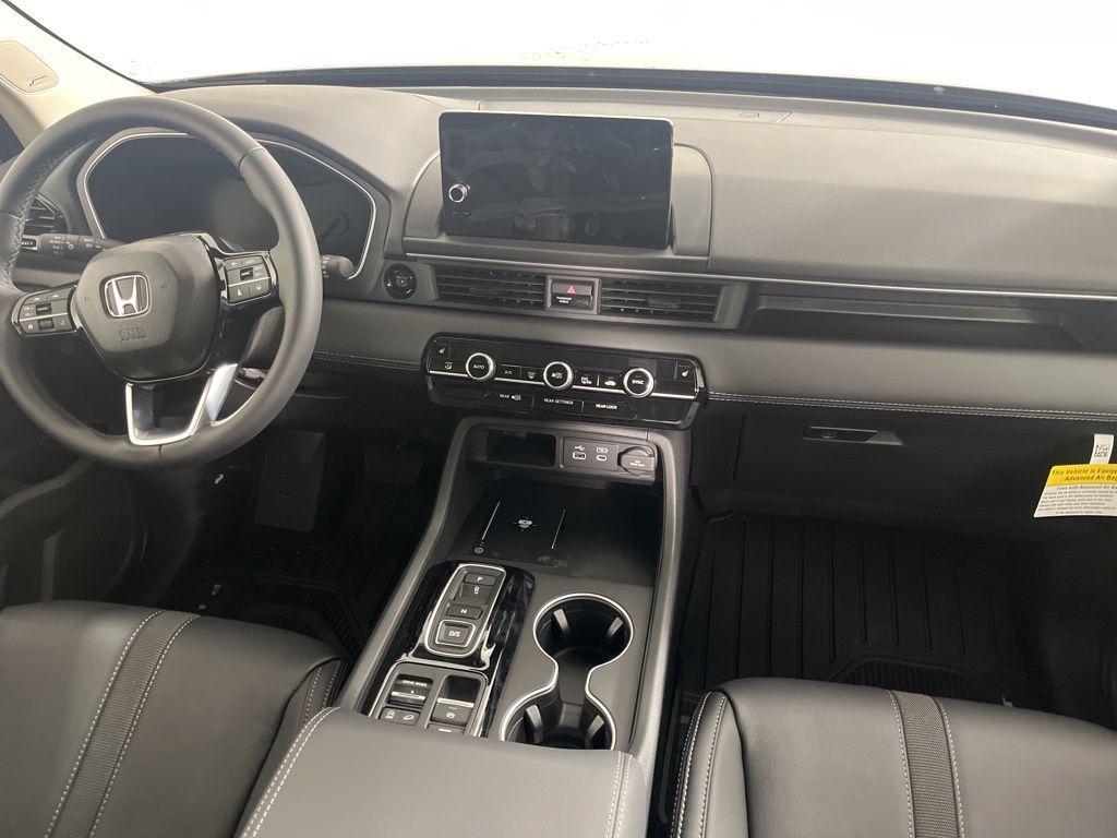 new 2025 Honda Pilot car, priced at $51,780