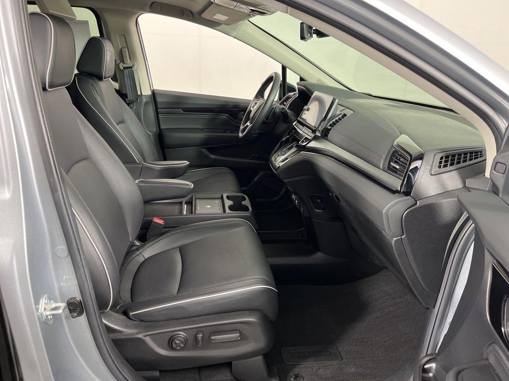 used 2025 Honda Odyssey car, priced at $43,277