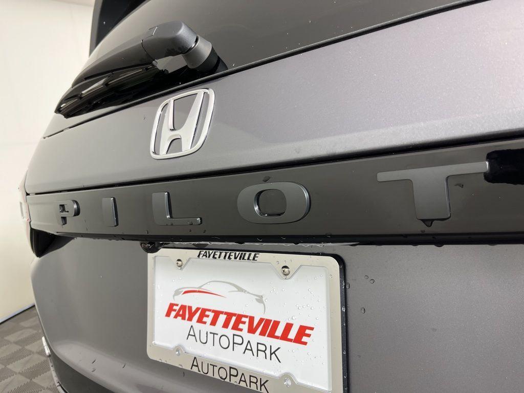 new 2025 Honda Pilot car, priced at $47,927