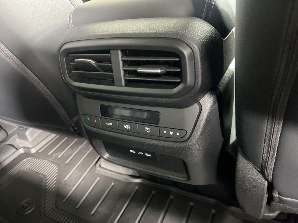 new 2025 Honda Pilot car, priced at $47,927