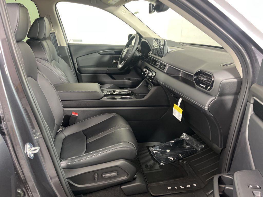 new 2025 Honda Pilot car, priced at $47,927