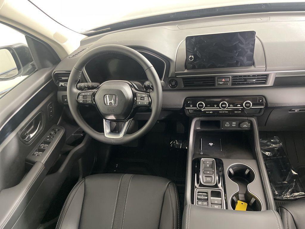 new 2025 Honda Pilot car, priced at $47,927