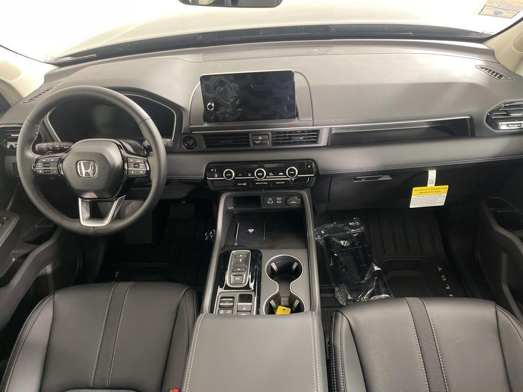 new 2025 Honda Pilot car, priced at $47,927