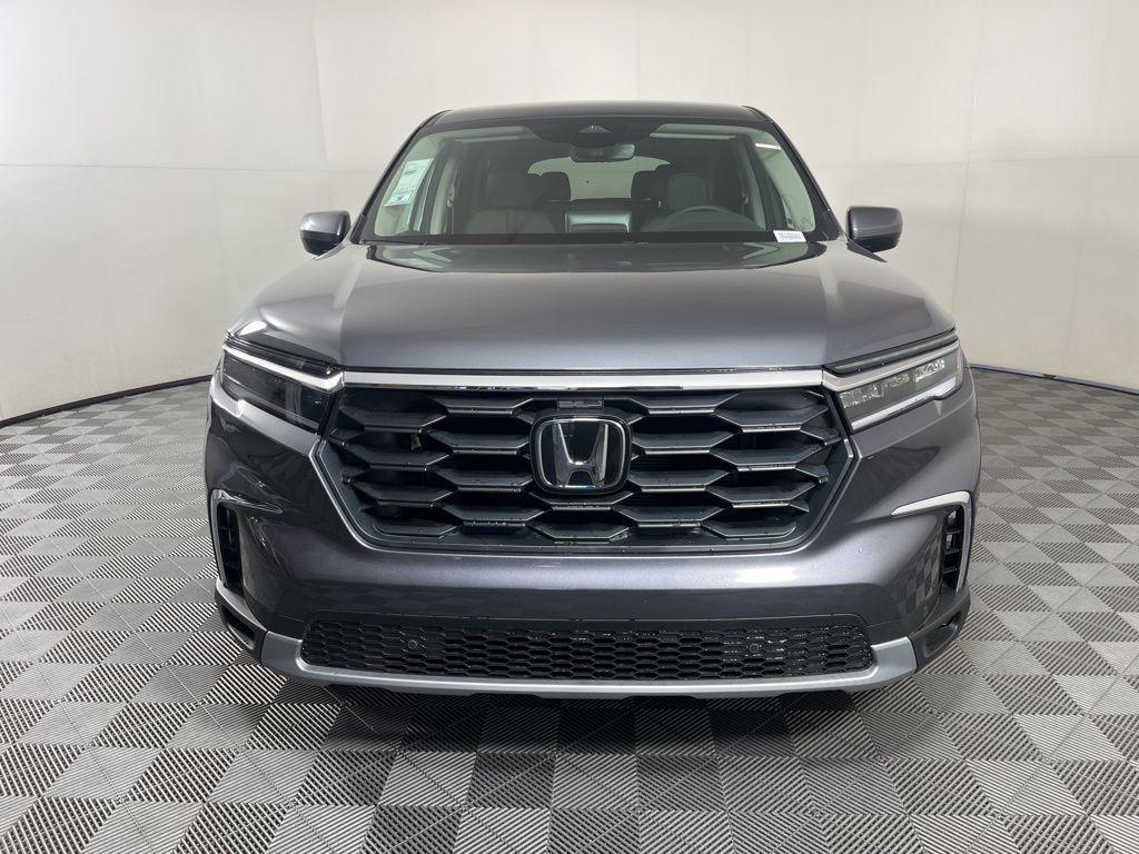 new 2025 Honda Pilot car, priced at $47,927