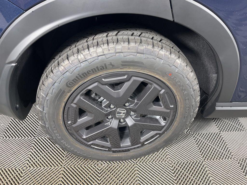 new 2026 Honda CR-V Hybrid car, priced at $40,250