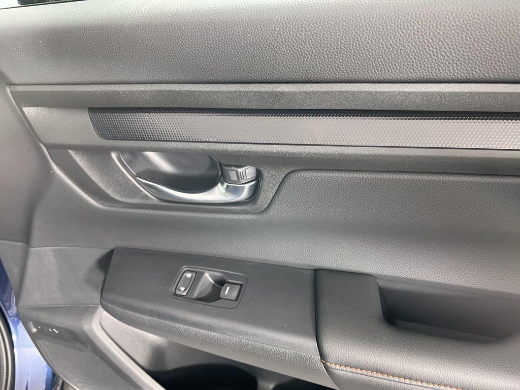 new 2026 Honda CR-V Hybrid car, priced at $40,250