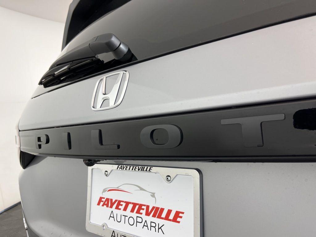 new 2025 Honda Pilot car, priced at $47,050