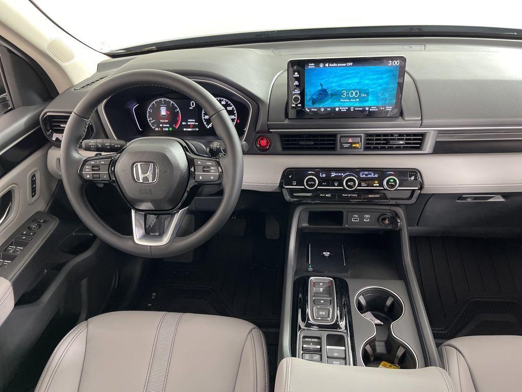 new 2025 Honda Pilot car, priced at $47,050