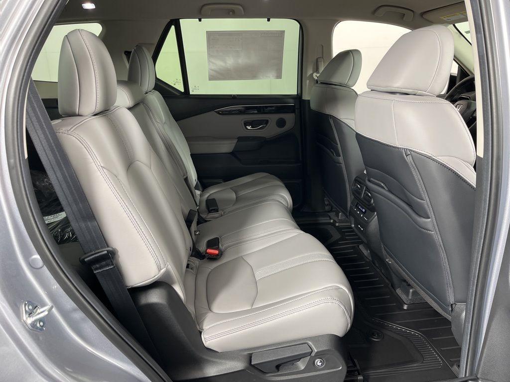 new 2025 Honda Pilot car, priced at $47,050