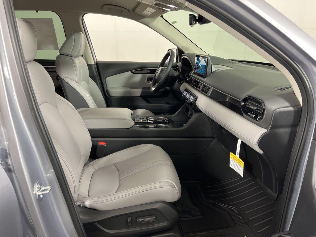 new 2025 Honda Pilot car, priced at $47,050