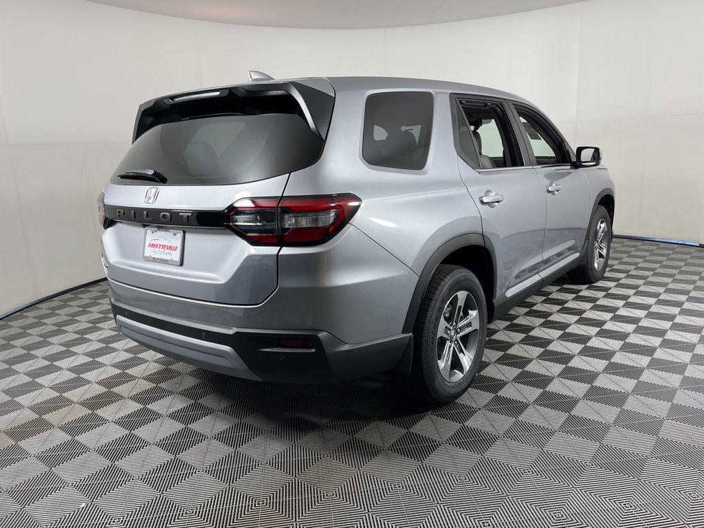 new 2025 Honda Pilot car, priced at $47,050