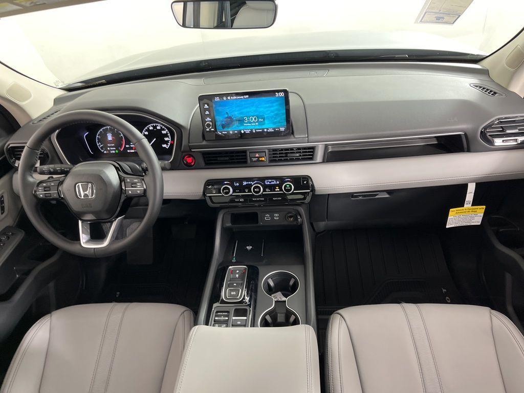 new 2025 Honda Pilot car, priced at $47,050