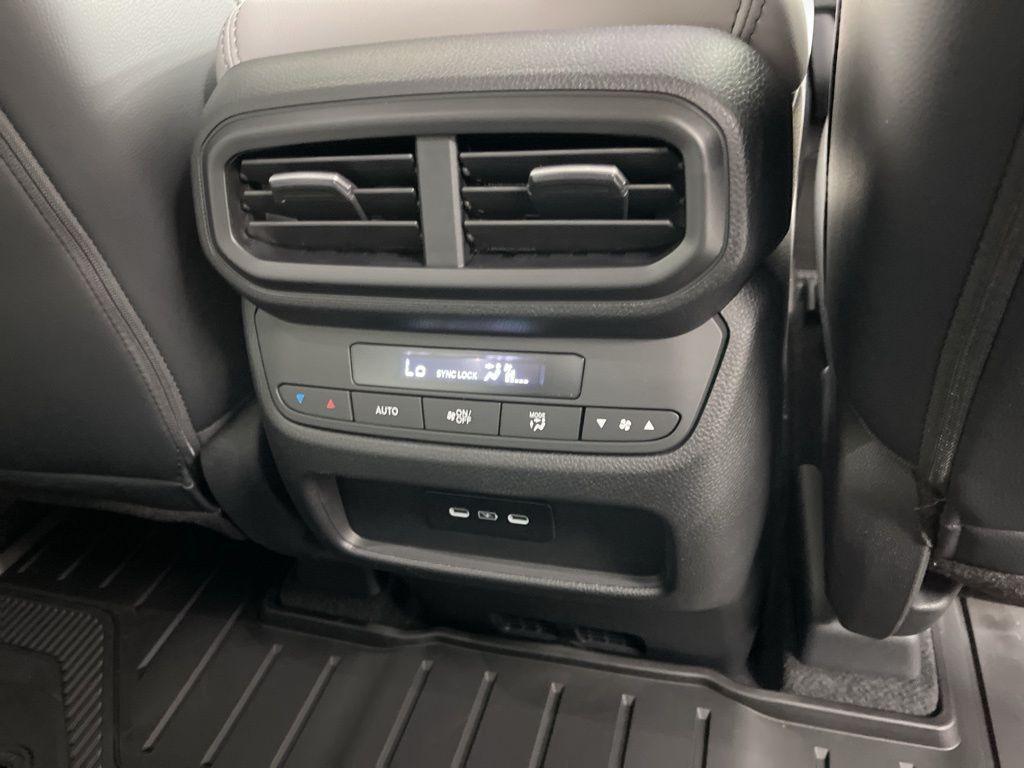 new 2025 Honda Pilot car, priced at $47,050