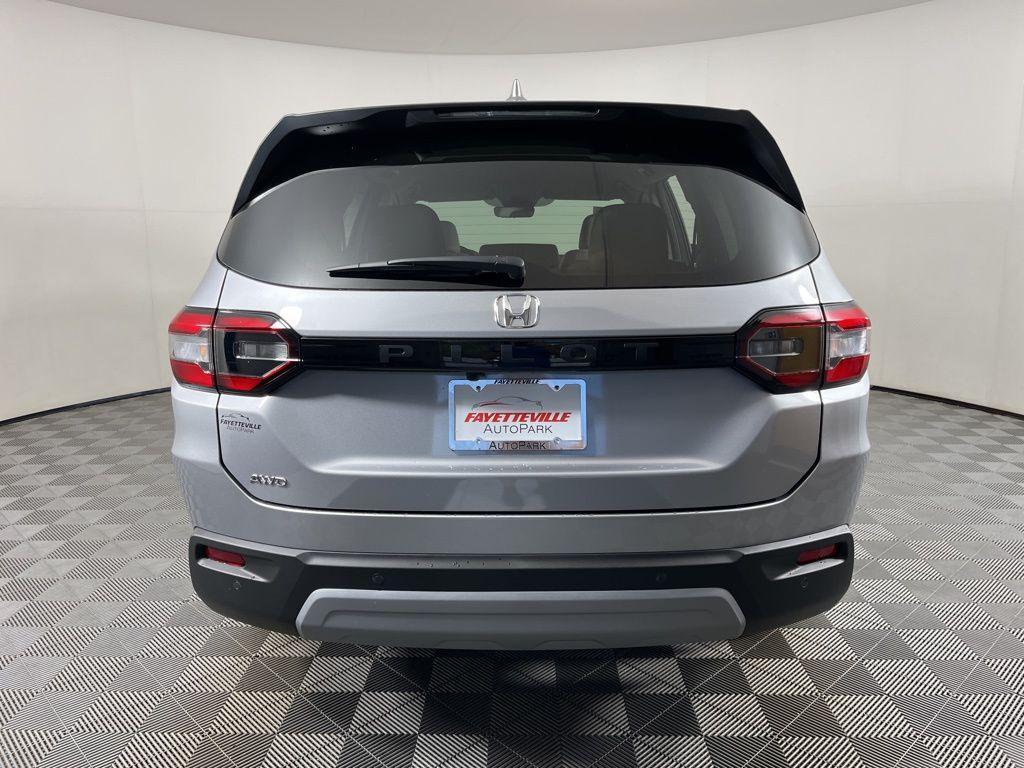 new 2025 Honda Pilot car, priced at $47,050
