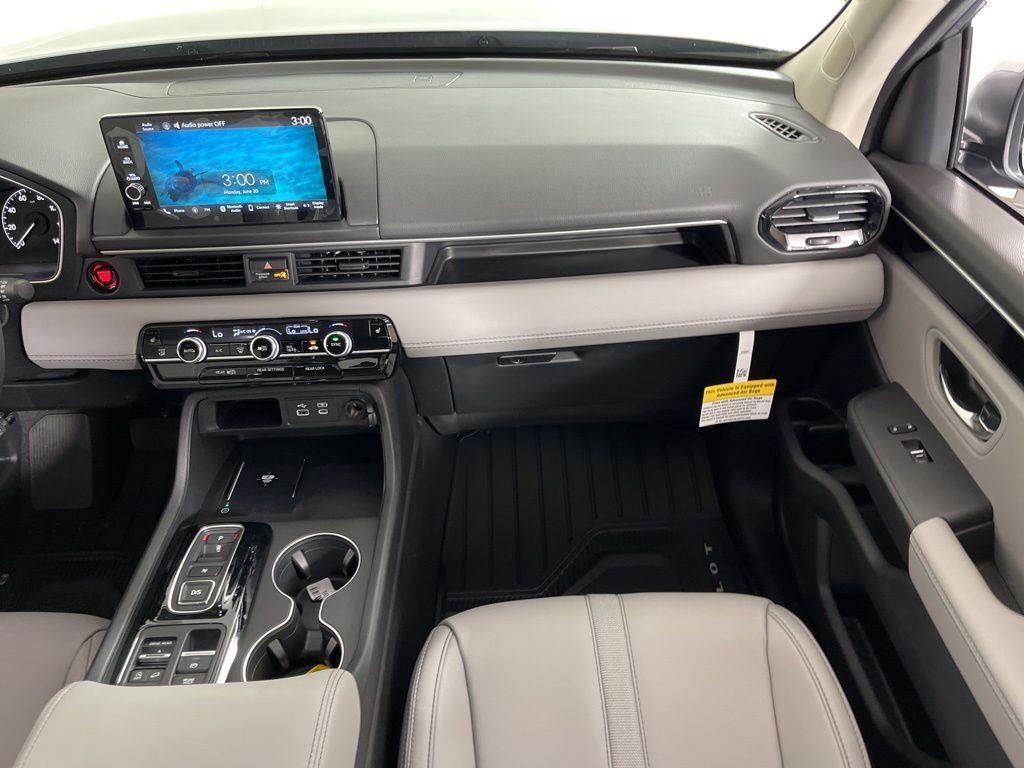 new 2025 Honda Pilot car, priced at $47,050