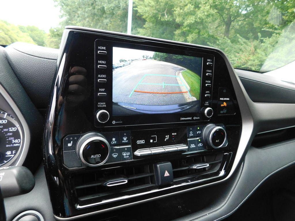 used 2020 Toyota Highlander car, priced at $27,489