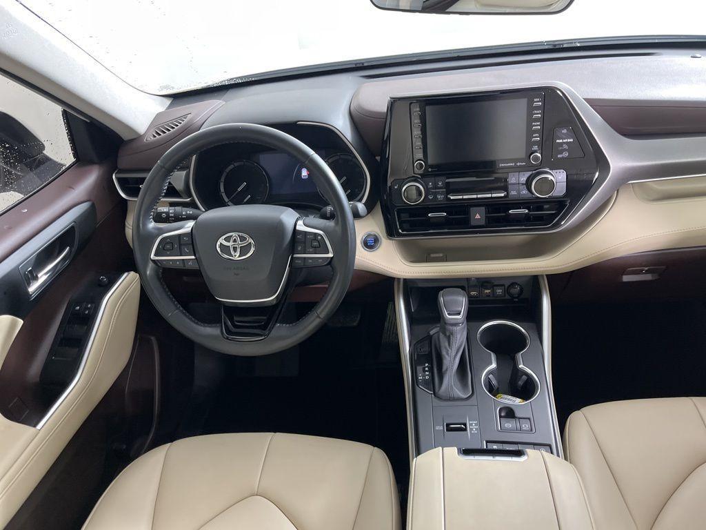 used 2021 Toyota Highlander car, priced at $25,558