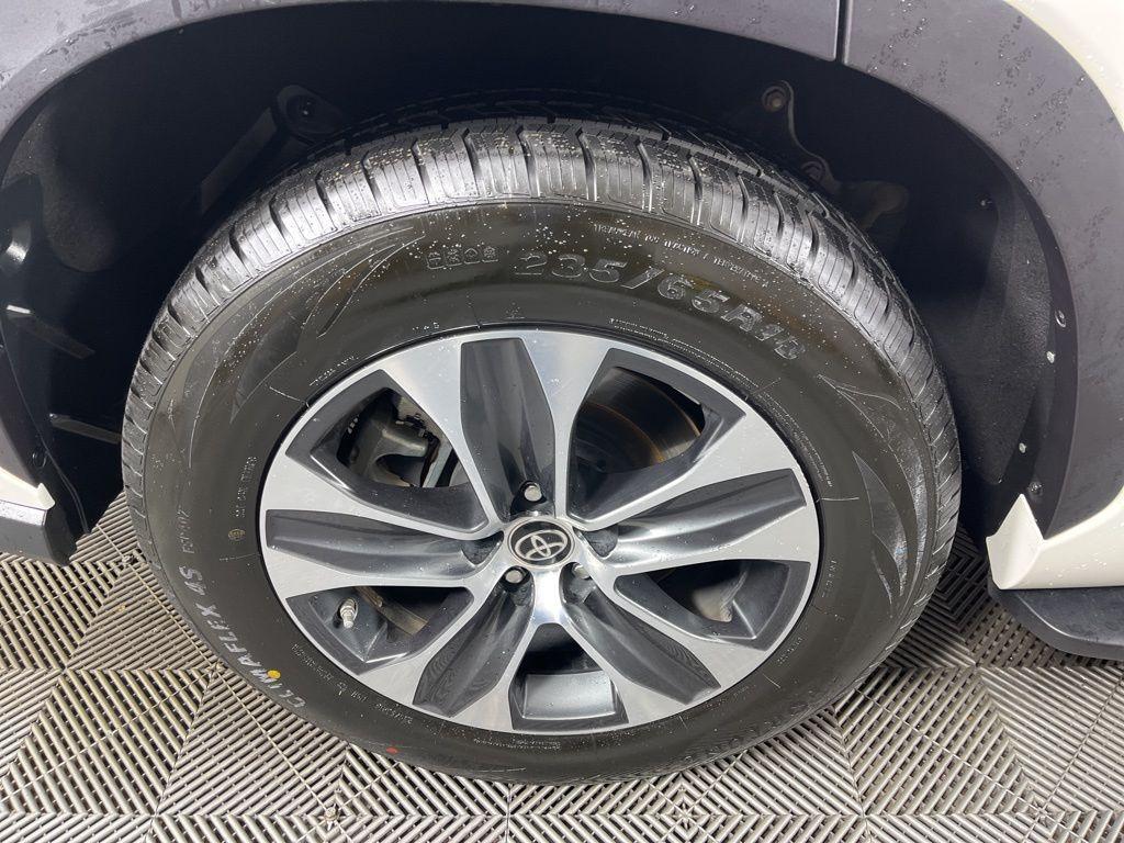 used 2021 Toyota Highlander car, priced at $25,558