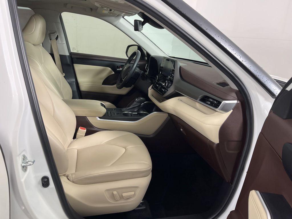 used 2021 Toyota Highlander car, priced at $25,558