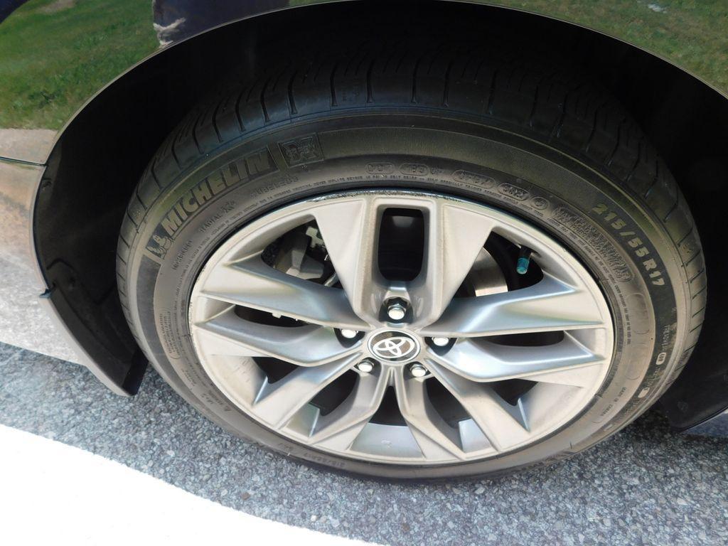 used 2022 Toyota Avalon Hybrid car, priced at $32,122