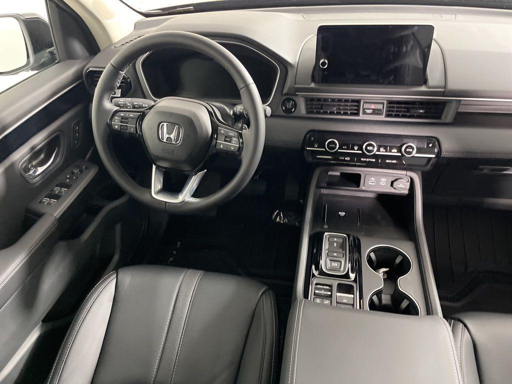 new 2025 Honda Pilot car, priced at $44,995