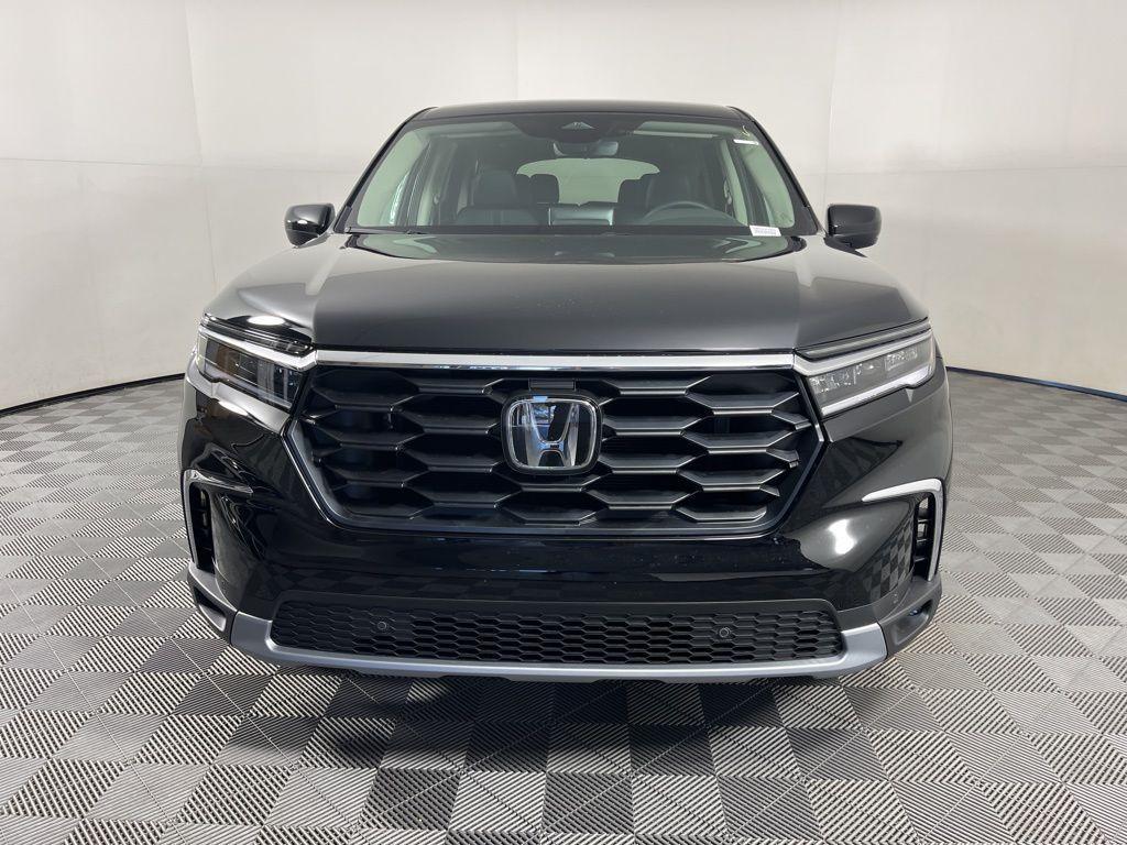 new 2025 Honda Pilot car, priced at $44,995