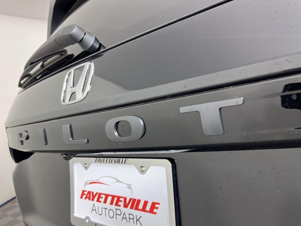 new 2025 Honda Pilot car, priced at $44,995