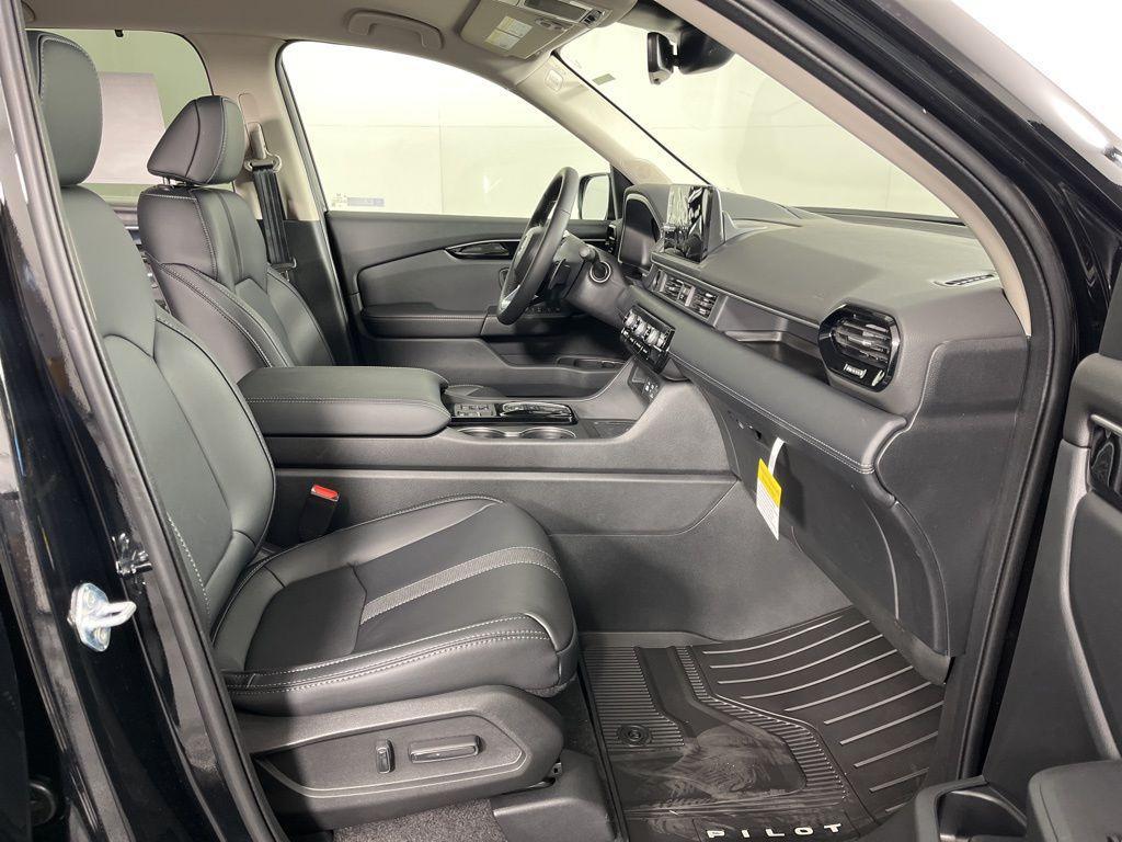 new 2025 Honda Pilot car, priced at $44,995