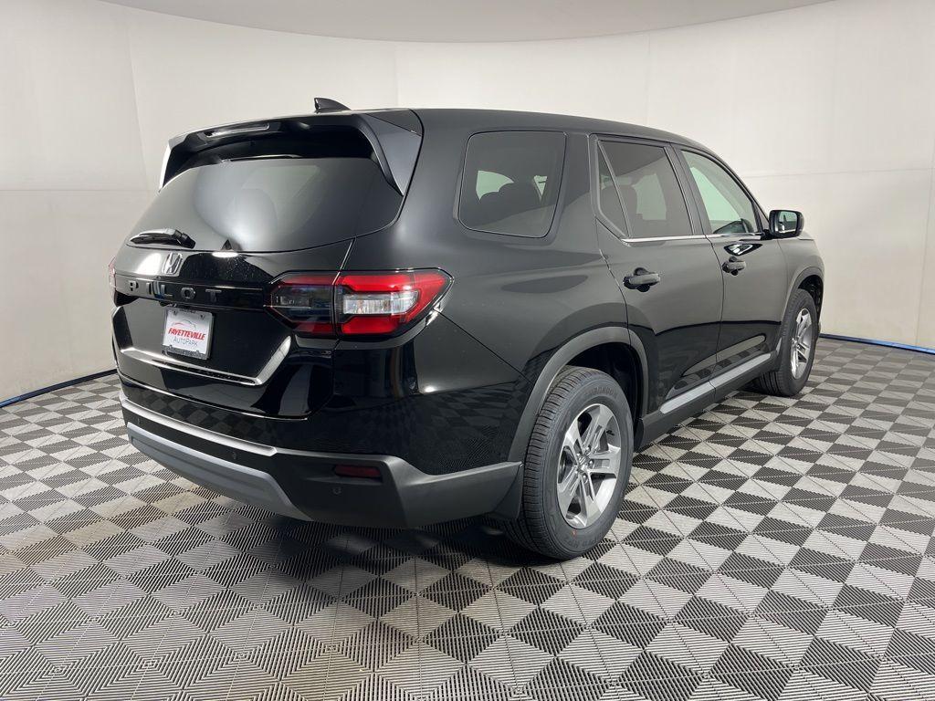 new 2025 Honda Pilot car, priced at $44,995