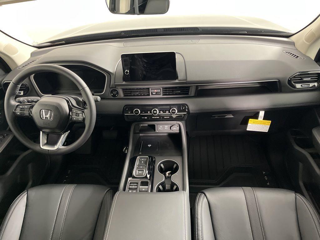 new 2025 Honda Pilot car, priced at $44,995