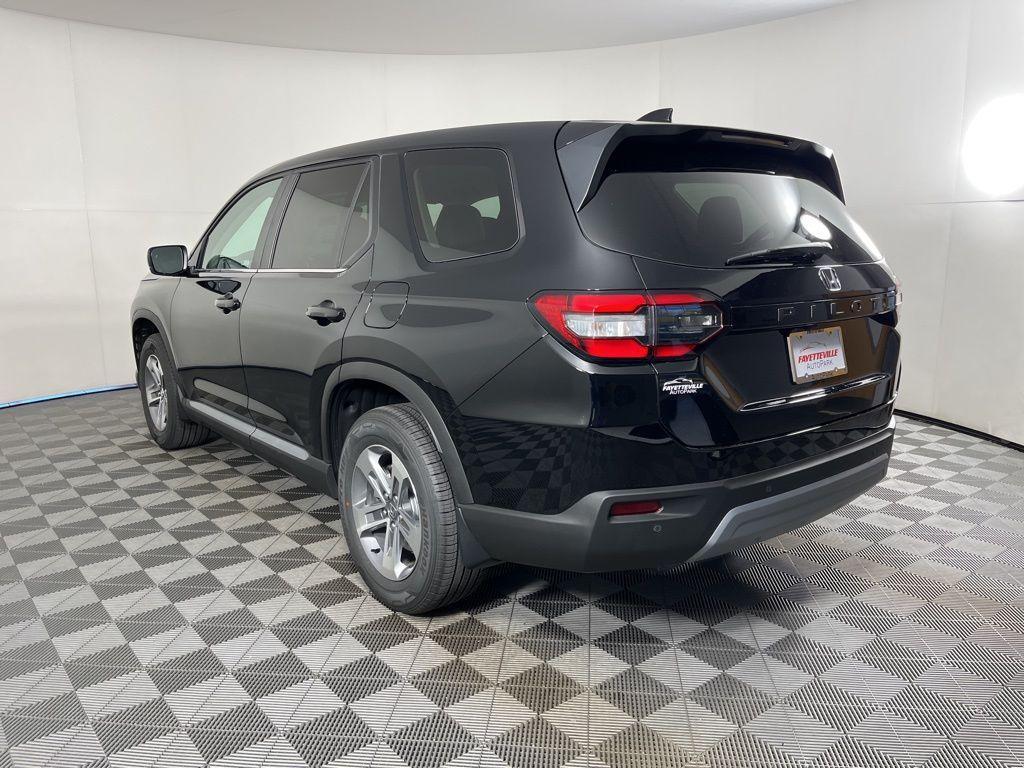 new 2025 Honda Pilot car, priced at $44,995