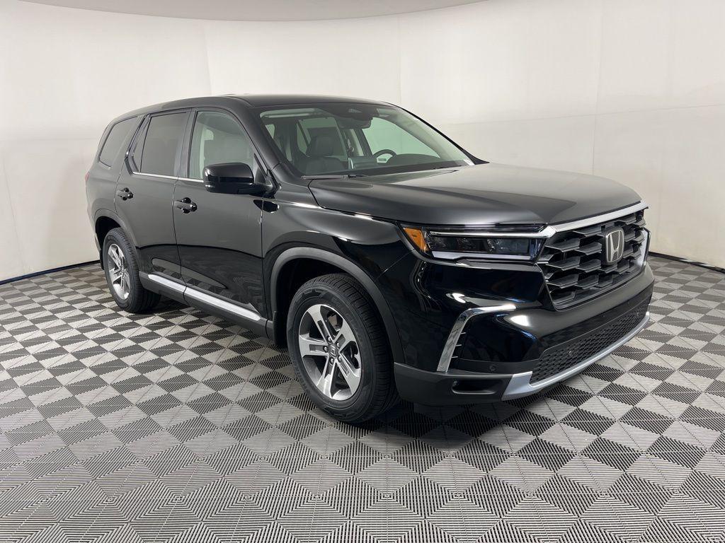 new 2025 Honda Pilot car, priced at $44,995