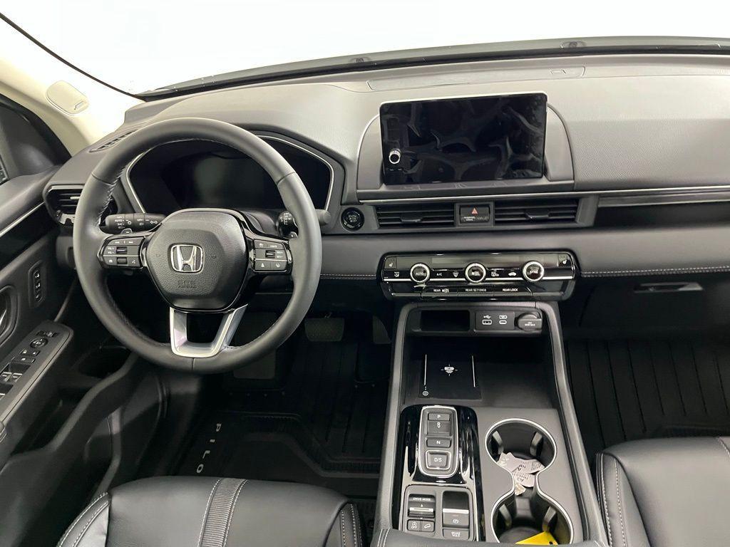 new 2025 Honda Pilot car, priced at $49,450