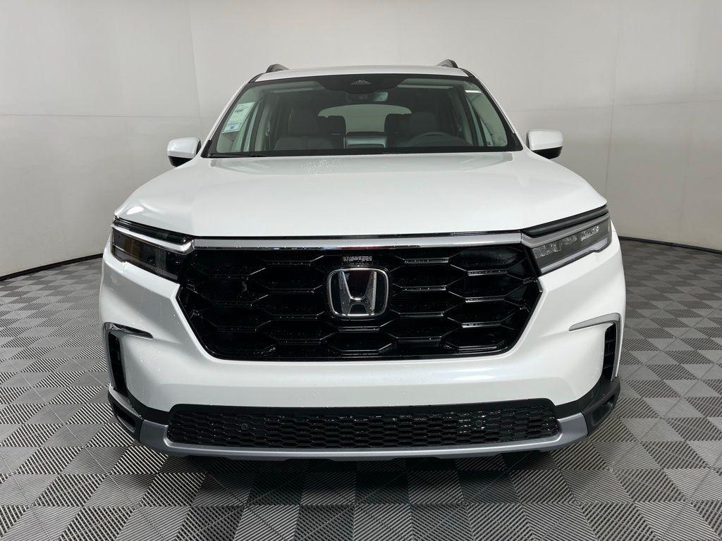 new 2025 Honda Pilot car, priced at $49,450