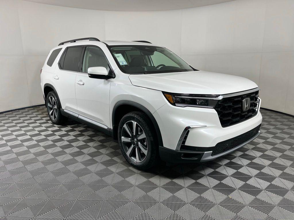 new 2025 Honda Pilot car, priced at $49,450