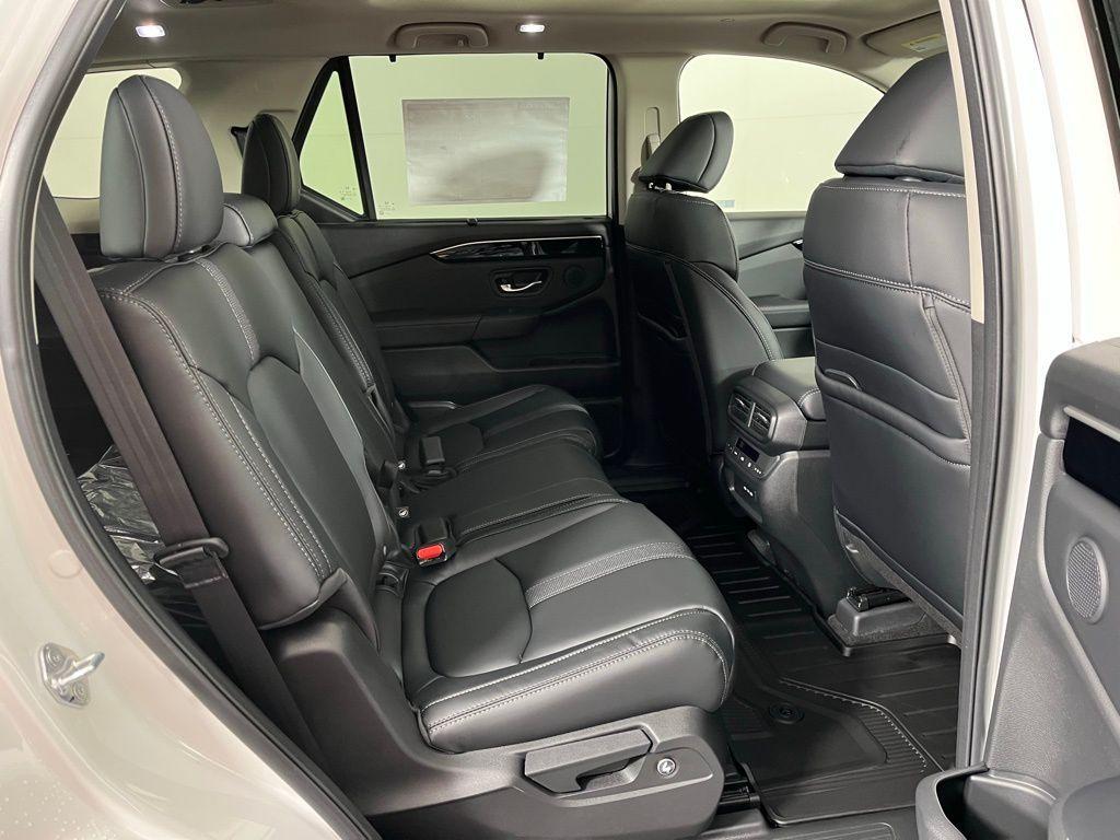 new 2025 Honda Pilot car, priced at $49,450